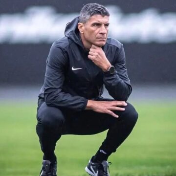 Pedro Emanuel define primeira escalação do Vasco para estreia no Brasileirão