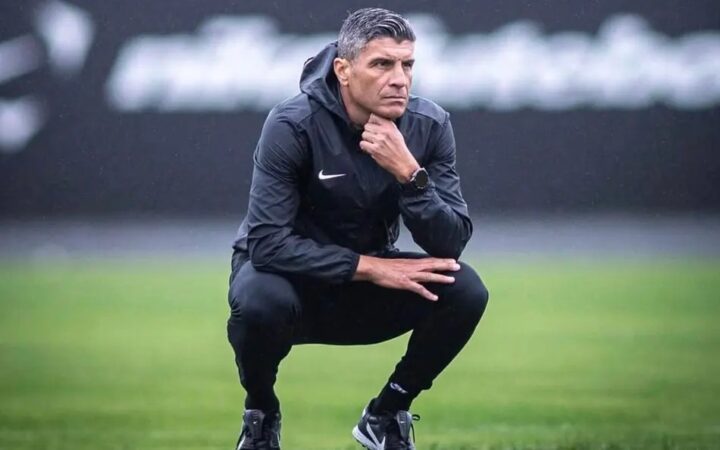 Pedro Emanuel define primeira escalação do Vasco para estreia no Brasileirão
