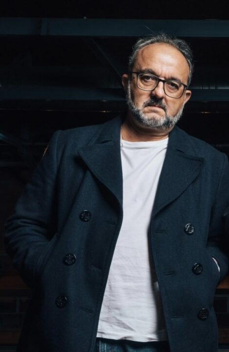 Cineasta Bernard Attal estreia na literatura com lançamento de livro em Salvador