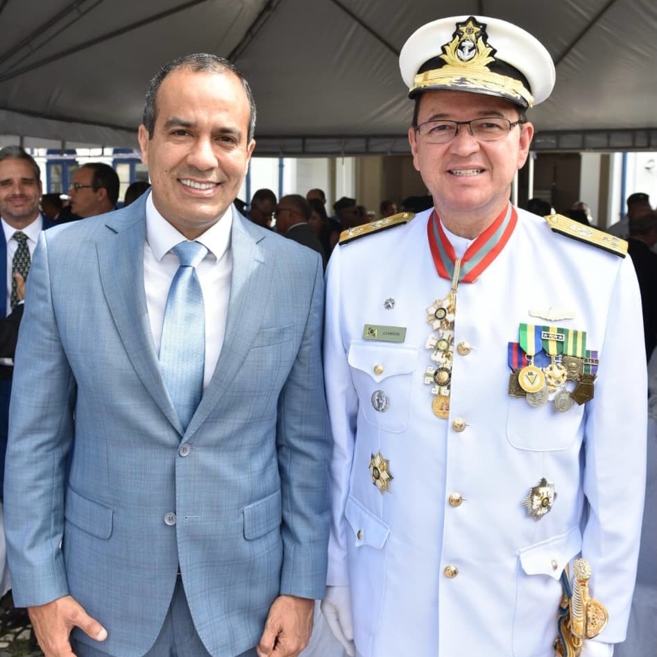 Bruno Reis participa de cerimônia de troca de comando do 2º Distrito Naval em Salvador