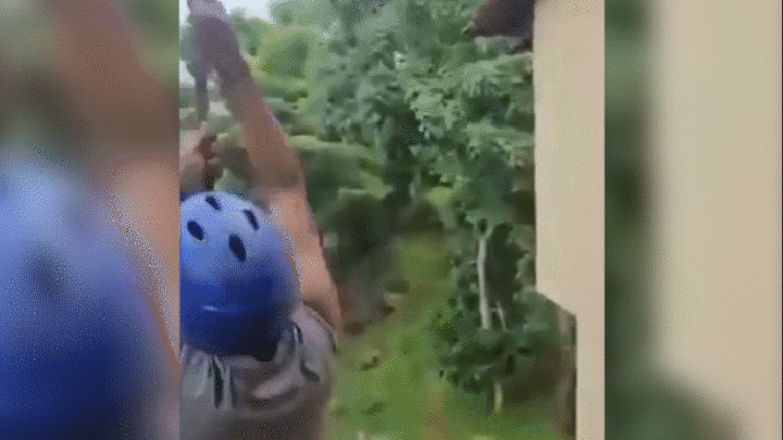 Vídeo mostra momento em que turista despenca de tirolesa após equipamento romper; assista