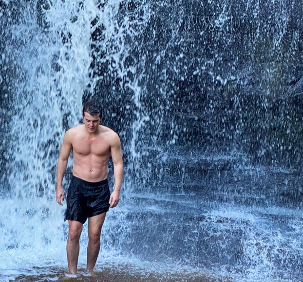 Caio Manhente faz trilhas na Chapada Diamantina e brinca: ‘Tô vivo inacreditavelmente’