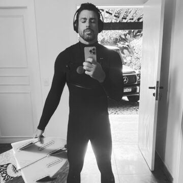 Cauã Reymond quebra a prancha em dia de surfe no Rio
