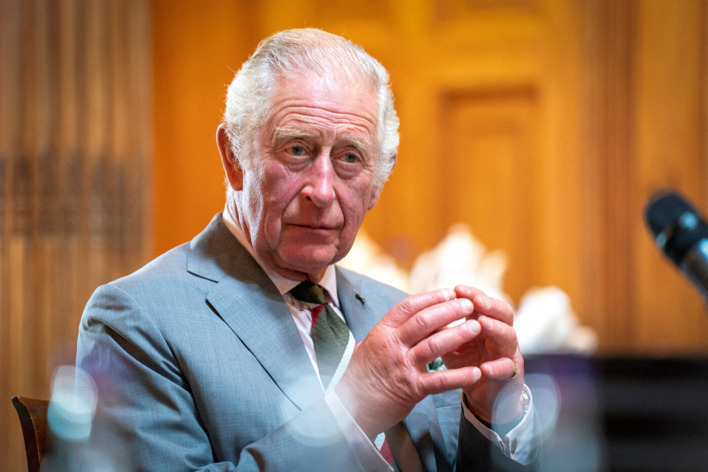 Rei Charles impõe que reencontro com Harry e Meghan só pudesse ocorrer com uma condição específica; saiba qual