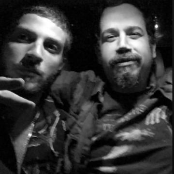 ‘Foi tão cedo’: Chay Suede se despede de amigo, diretor baiano Ricardo Spencer, morto nesta segunda