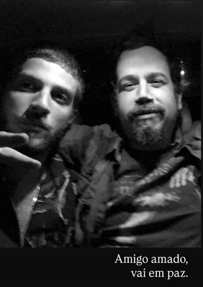 ‘Foi tão cedo’: Chay Suede se despede de amigo, diretor baiano Ricardo Spencer, morto nesta segunda