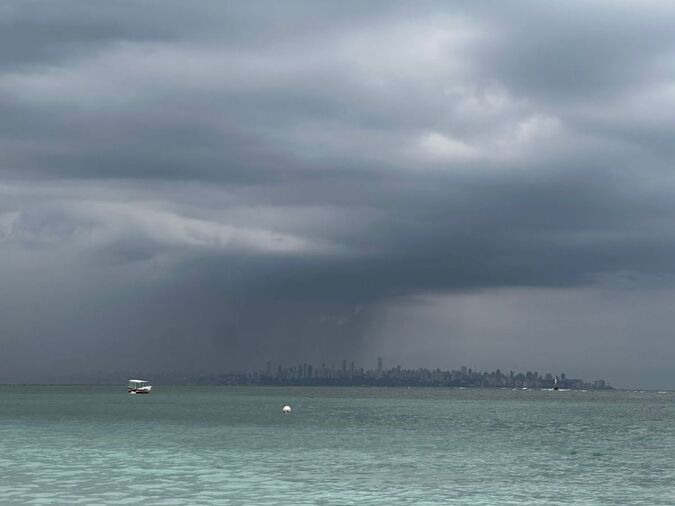 Marinha alerta para ressaca com ondas de até 2,5 metros entre Salvador e Maceió