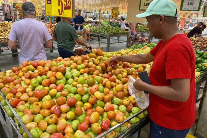 Após meses de alta, cesta básica de Salvador apresenta redução em junho de 2026