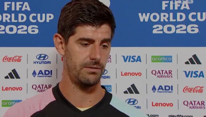 Courtois diz que queria seguir em campo, mas técnico decidiu substituí-lo contra a Espanha