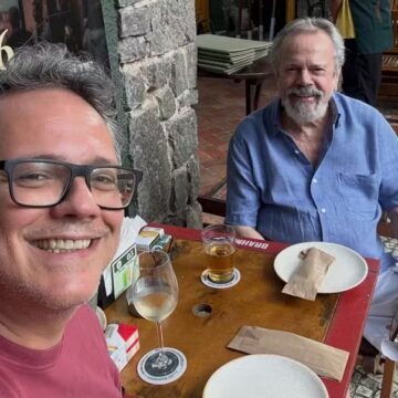 Danton Mello faz desabafo após morte do pai: “Está doendo muito”