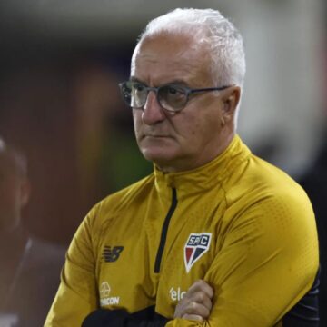 Dorival lamenta apagão “inexplicável” do São Paulo e diz que soluções estão no elenco