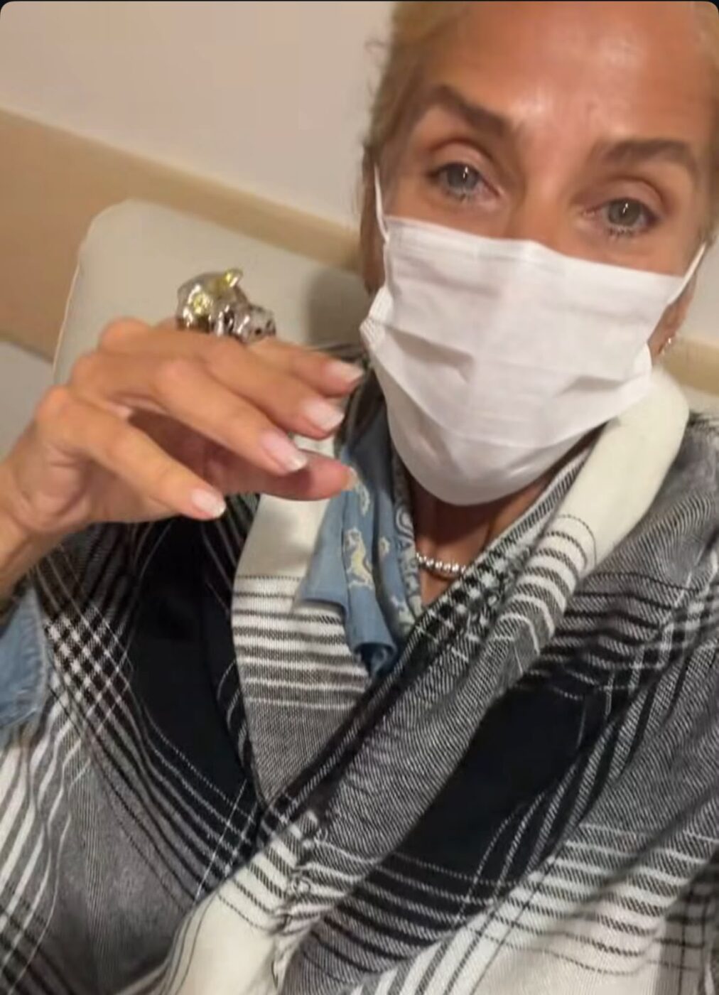 Adriane Galisteu relata susto após levar mãe ao hospital: “Fico apavorada”