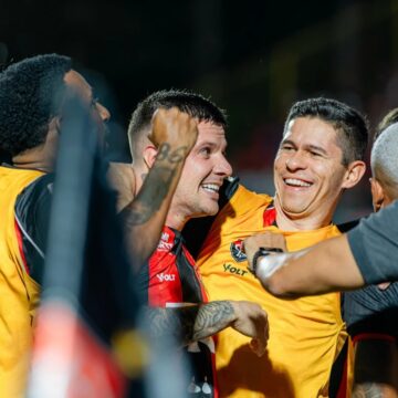 Vitória vence o Vasco no Barradão e sobe na tabela do Brasileirão