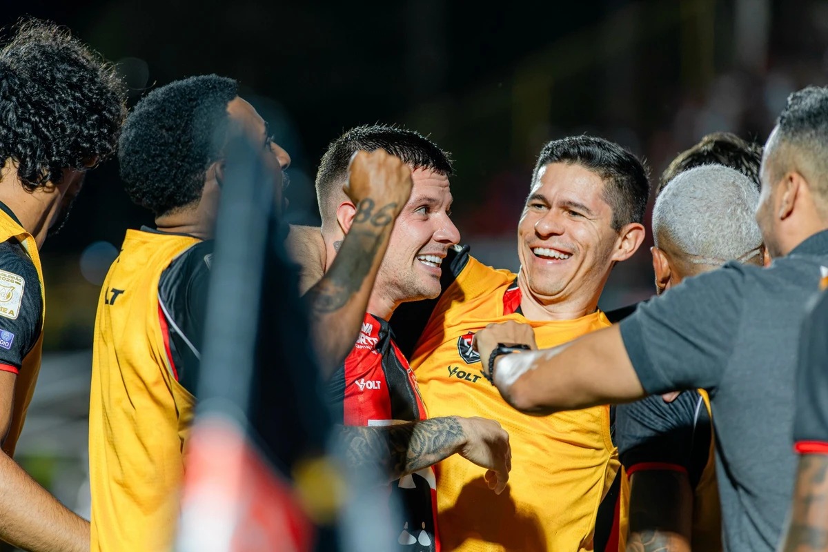 Vitória vence o Vasco no Barradão e sobe na tabela do Brasileirão
