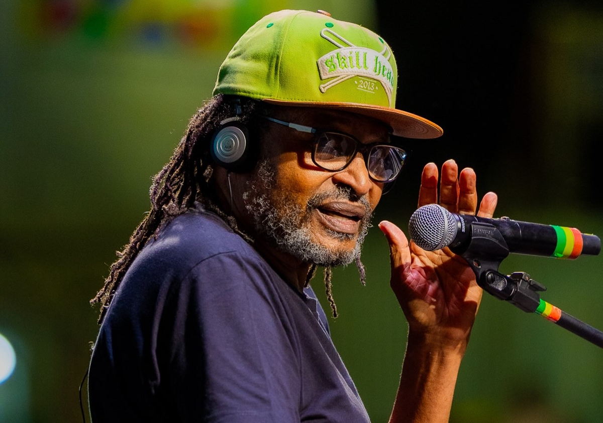 Aos 71 anos, Edson Gomes passa mal antes de show e é substituído pelo filho no Ceará