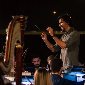 OSBA une música sinfônica e humor em concertos com Edu Krieger e Natalia Voss
