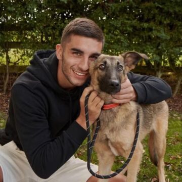 Herói do título da Espanha, Ferran Torres também se destaca por apoio à causa animal