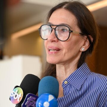 Flora Gil fala sobre saudade de Preta Gil em missa de um ano da morte: “Faz muita falta”