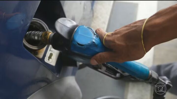 Governo deve prorrogar subsídio à gasolina por mais dois meses para conter alta dos preços