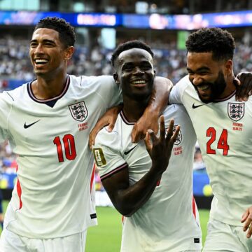 Em jogo alucinante de 10 gols, Inglaterra vence a França e fica em terceiro na Copa do Mundo