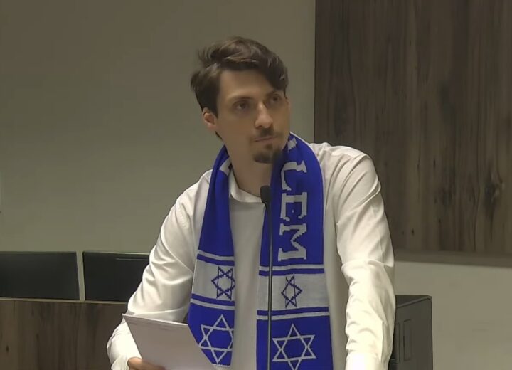 Filho de Jair Bolsonaro anuncia pré-candidatura a deputado federal: ‘Cumprindo a missão que meu pai deu’