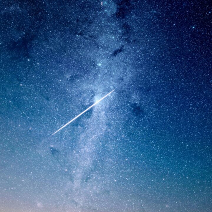 Chuva de meteoros atinge ápice entre quinta e sexta; saiba como ver as ‘estrelas cadentes’