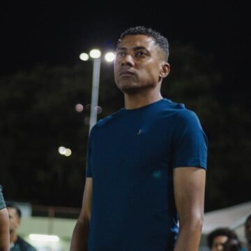 Pentacampeão com a Seleção, Kleberson é internado após sentir fortes dores no peito