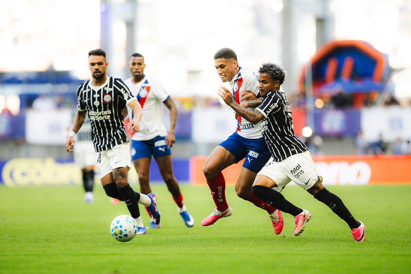 Bahia x Corinthians: primeiro tempo termina em empate e confusão em campo