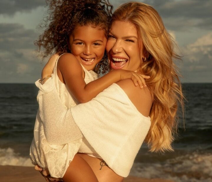 Lore Improta revela cuidados com o cabelo da filha Liz e destaca importância da representatividade negra