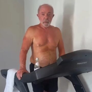 Lula publica vídeo sem camisa fazendo exercício físico: ‘Os anos passam para todo mundo’