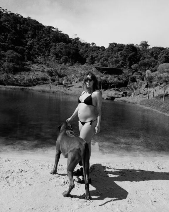 Filha da jornalista Renata Ceribelli anuncia gravidez de gêmeos