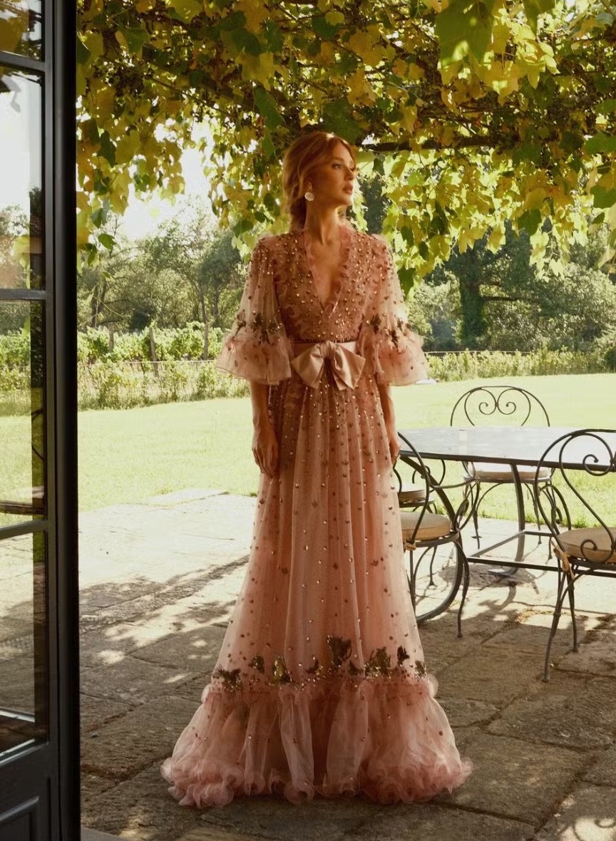 Marina Ruy Barbosa aposta em vestido romântico para casamento na França; veja detalhes