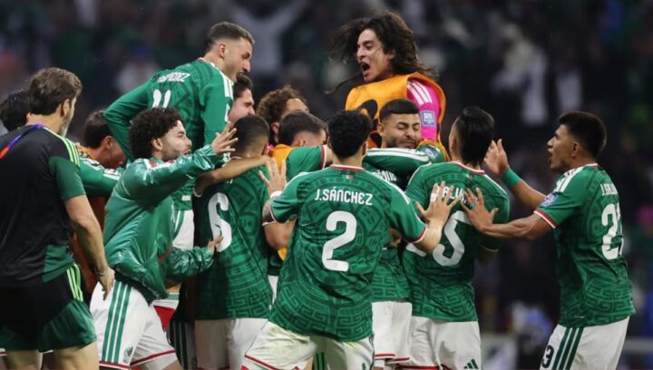 México vence Equador, vai às oitavas e quebra jejum de 40 anos na Copa