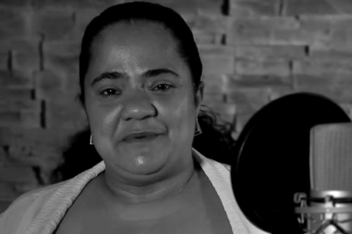 Morre Débora Cruz, cantora e sobrinha de Arlindo Cruz, aos 45 anos