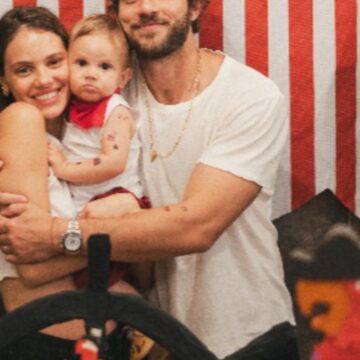 Chay Suede e Laura Neiva celebram um ano do filho com festinha temática; fotos