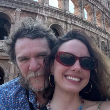 Aos 57 anos, Otto aproveita férias na Itália ao lado da namorada, atriz baiana 29 anos mais jovem