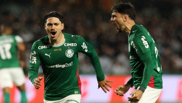 Palmeiras vence o Coritiba por 3 a 1 e mantém folga na liderança do Brasileirão
