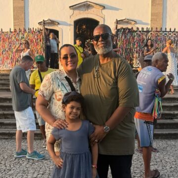Péricles e esposa renovam a fé na Igreja do Bonfim durante passagem por Salvador