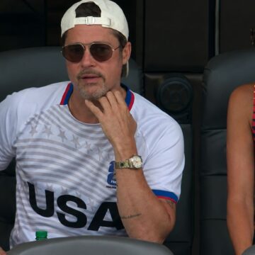 Brad Pitt vê jogo da Espanha com namorada 29 anos mais jovem; saiba quem é