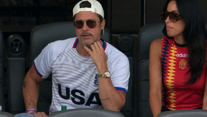 Brad Pitt vê jogo da Espanha com namorada 29 anos mais jovem; saiba quem é