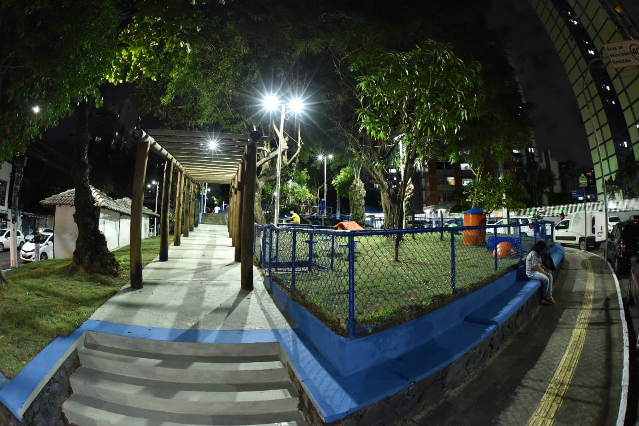 Praça na Pituba passa por requalificação e ganha novos espaços de lazer