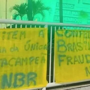 Sede da CBF recebe protesto após queda do Brasil: “Respeitem a única pentacampeã”