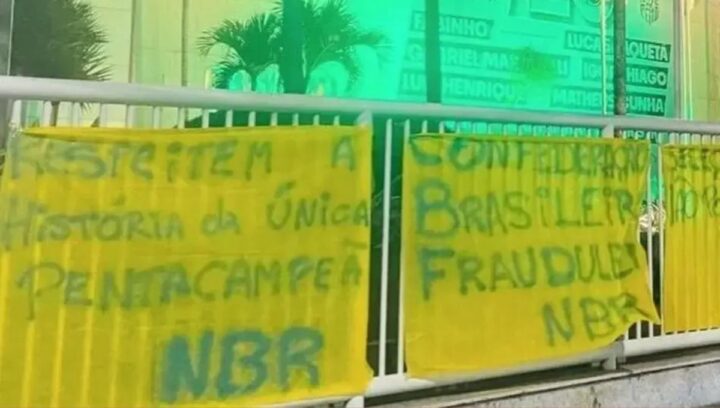 Sede da CBF recebe protesto após queda do Brasil: “Respeitem a única pentacampeã”