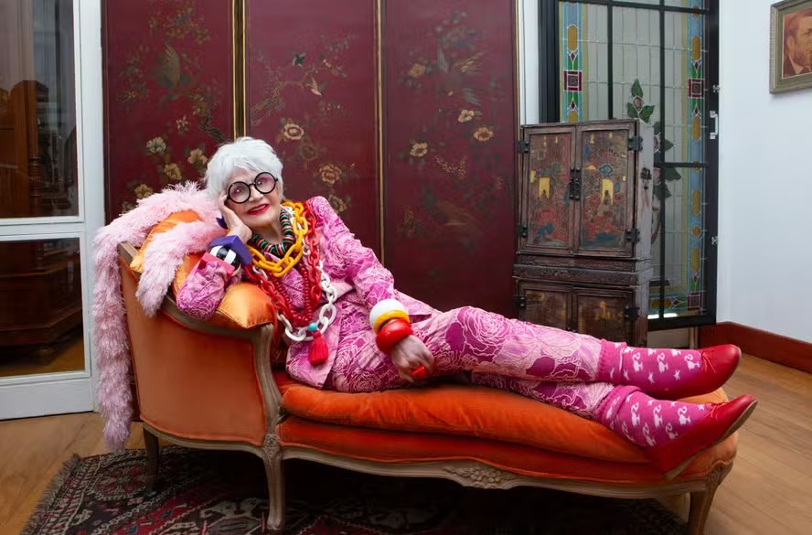 Aos 93 anos, Rosamaria Murtinho traz espetáculo inspirado em Iris Apfel para Salvador