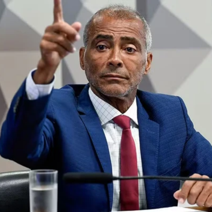 Justiça manda descontar salário de Romário após condenação por ofensas a ex-presidente da CBF
