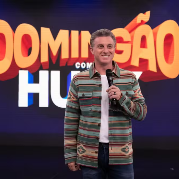 ‘Esperei tanto por esse momento’: projeto de Feira de Santana emociona Luciano Huck e ganha 600 chuteiras