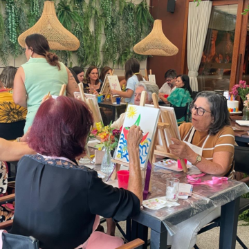 Restaurante no Rio Vermelho realiza pintura em taças com degustação de vinhos; saiba como participar