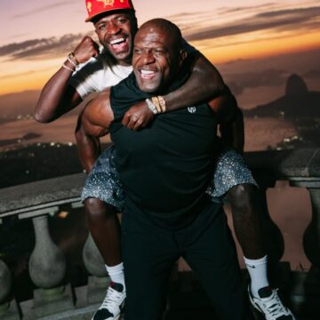 Vini Jr. e Terry Crews posam no Cristo Redentor após meme de ‘As Branquelas’ viralizar na Copa