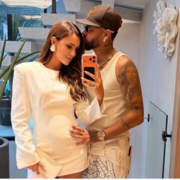 Grávida, Bruna Biancardi exibe barrigão da terceira filha em clique romântico com Neymar
