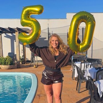 Simony celebra 50 anos e reflete sobre renascimento após remissão do câncer: “Viver, viver, viver”